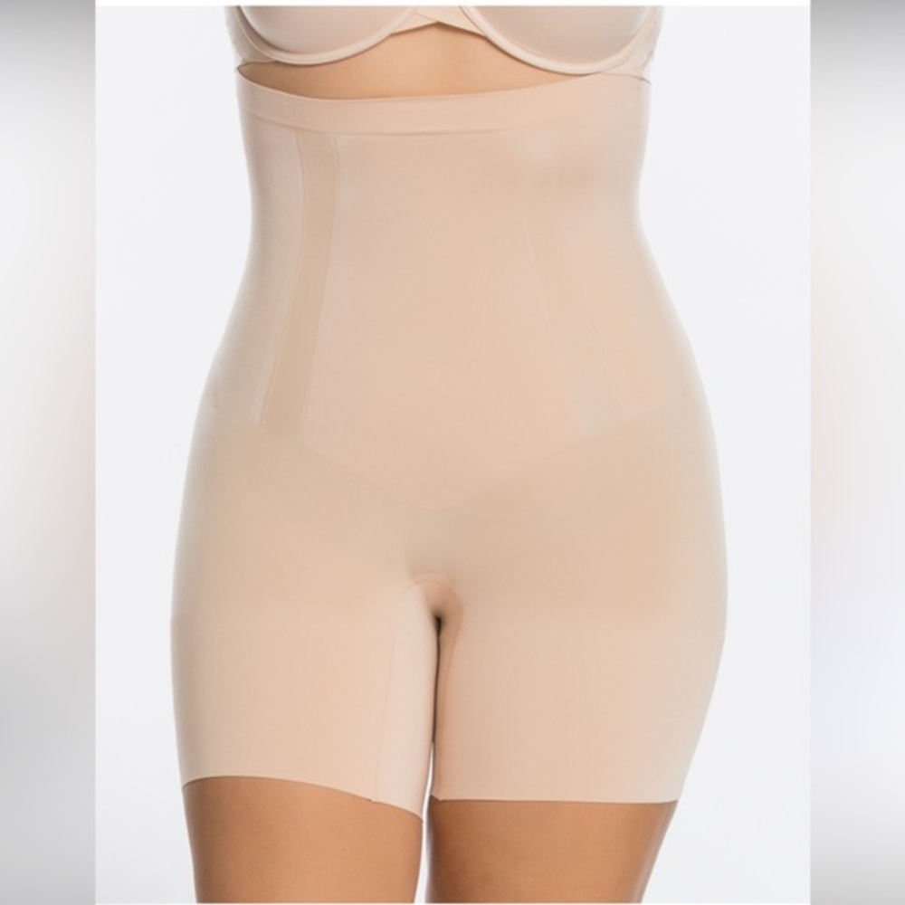 Spanx Women's OnCore High-Waisted Mid-Thigh Short small